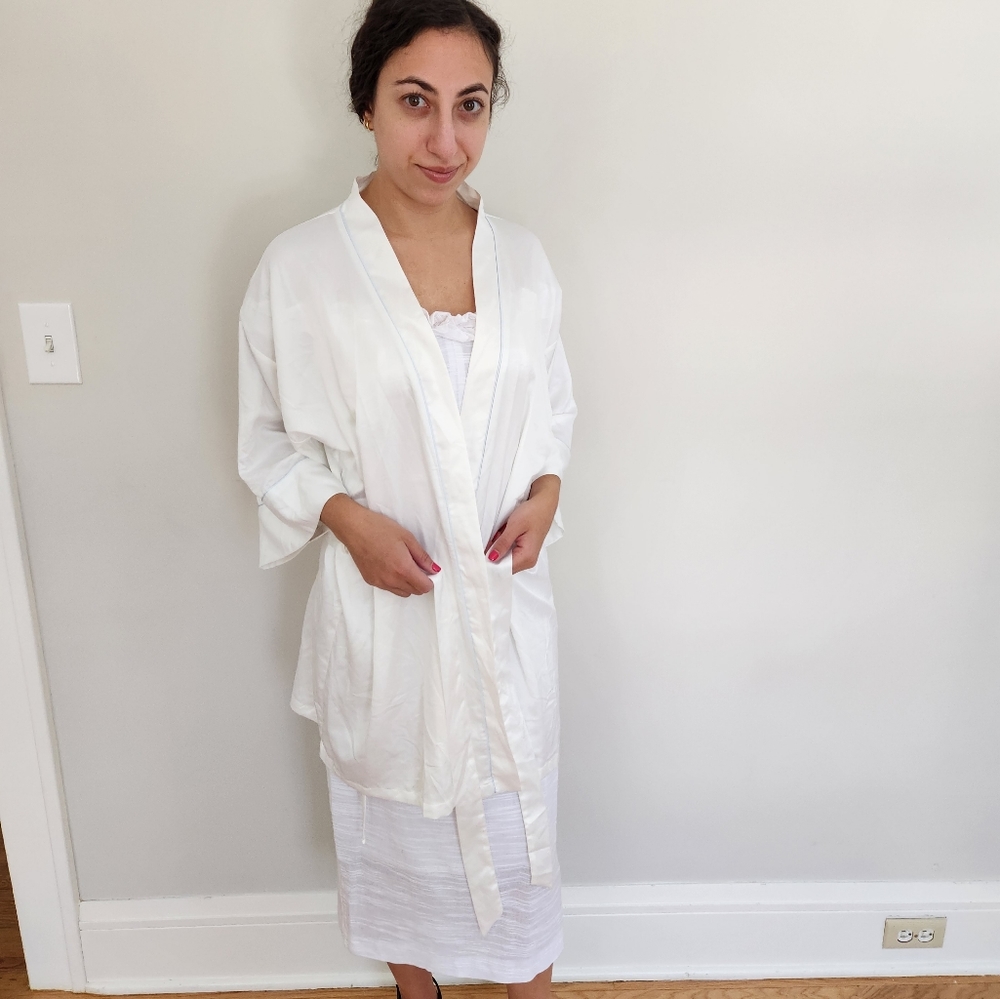 The Bride Robe - Picture 2 of 3